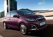 a Peugeot 108 se shodnou spotřebou a cenou 225 000 Kč