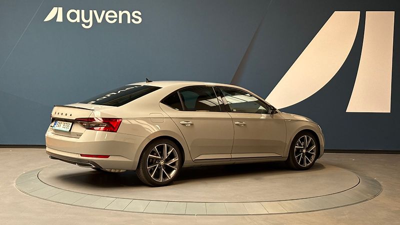 Škoda Superb 2.0 TSI 140kW SportLine DSG - fotka 2 z 15