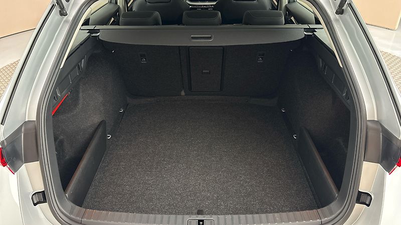 Škoda Octavia 2.0 TDI Ambition Combi - fotka 17 z 25