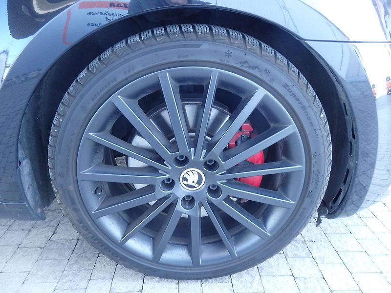 Škoda Octavia 2.0 TDI RS 135 kW NAVIGACE - fotka 20 z 22