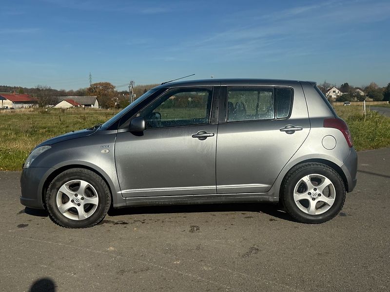 Suzuki Swift 1,3 D - fotka 2 z 18
