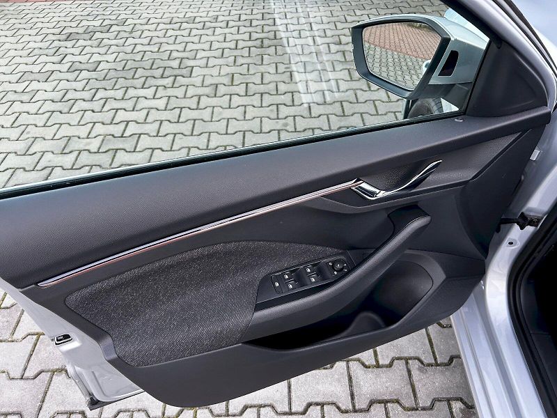 Škoda Scala (2024) 1.0 TSI 85kW DSG Top Selection - fotka 24 z 35