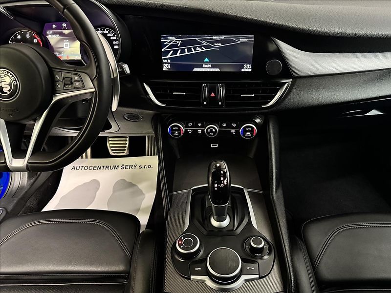 Alfa Romeo Giulia 206kW Q4 VELOCE 1.MAJITEL - fotka 20 z 39