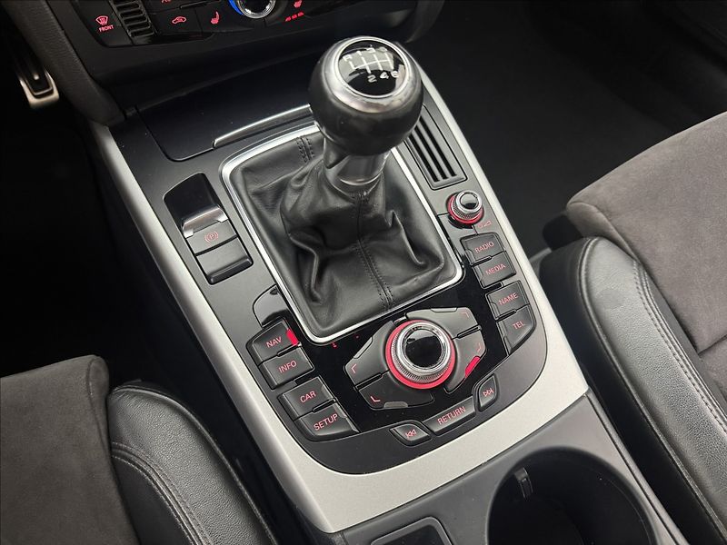 Audi A5 2,0 140kW S-LINE 4X4 VÝHŘEV TZ - fotka 29 z 50
