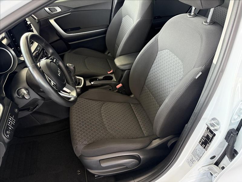 Kia Ceed 1,0   73kW,SPIN,ZÁRUKA,ČR,1.MA - fotka 14 z 28