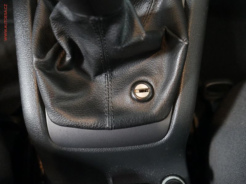 Škoda Octavia (2010) 1.2TSI, ČR, AC, STK11/27 - fotka 14 z 14
