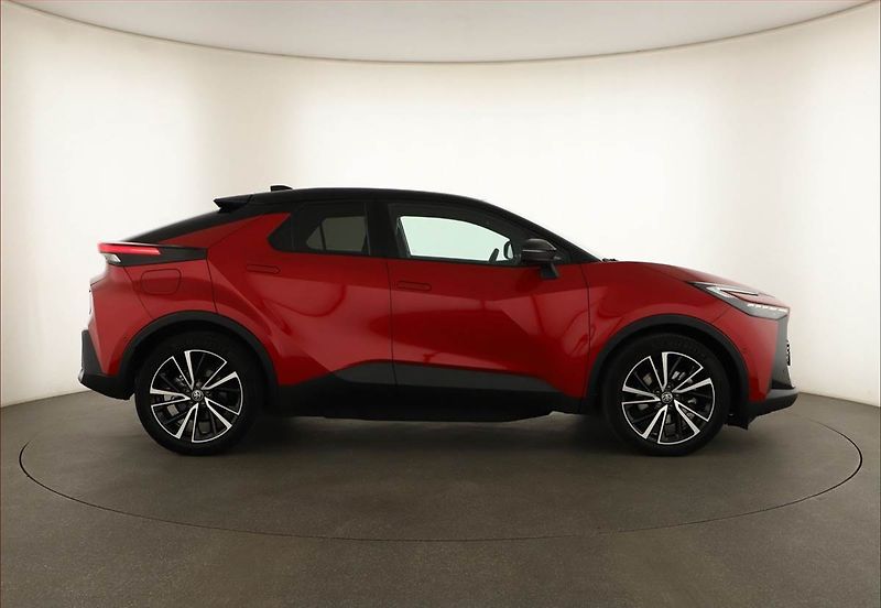 Toyota C-HR (2025) 2.0 Plug-in - fotka 6 z 30