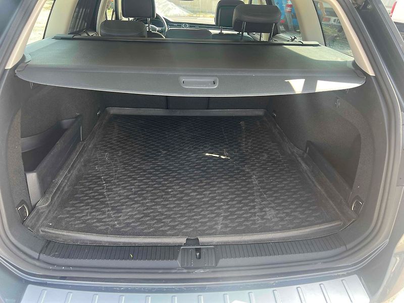 Volkswagen Passat 2.0 BiTDI 176kW 4MOT DSG Highl - fotka 14 z 16