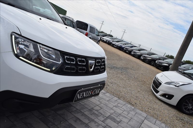 Dacia Duster 1,6 i 84KW 4X4 TAŽNÉ NOVÁ STK - fotka 13 z 42