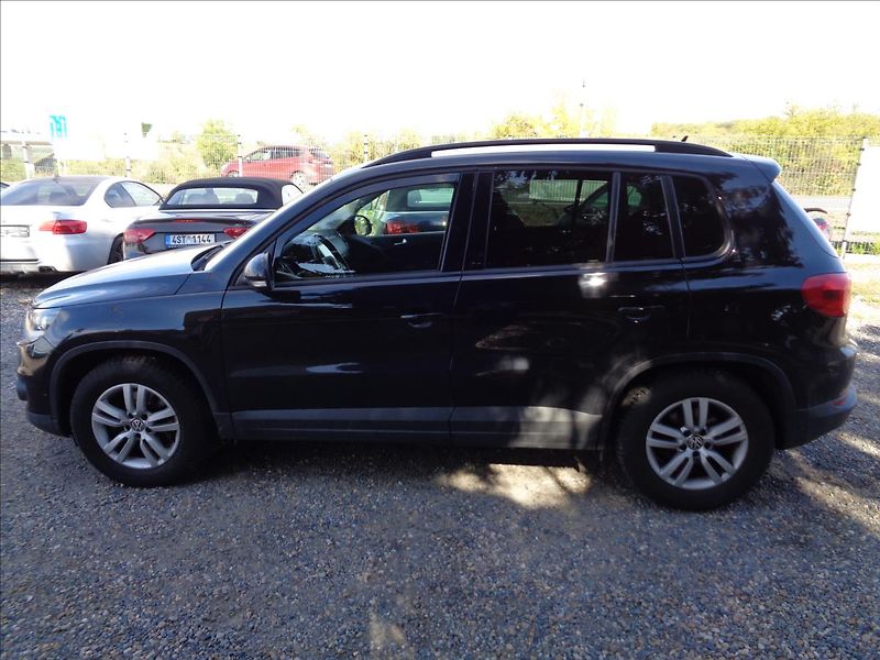 Volkswagen Tiguan 2,0 - fotka 8 z 17