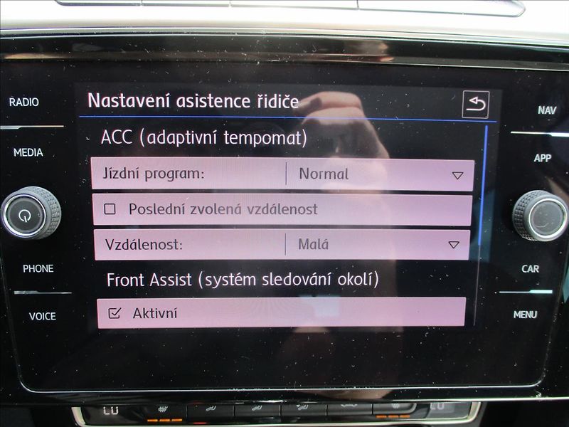 Volkswagen Passat 2,0 TDI 140kW BMT 4MOT DSG Hig - fotka 20 z 42