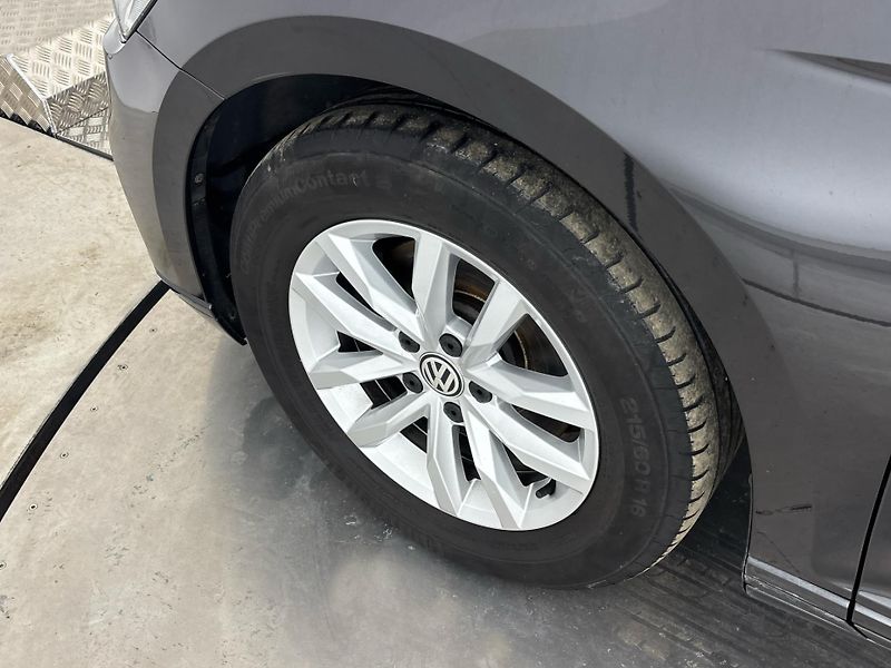 Volkswagen Passat Bussines - fotka 27 z 29
