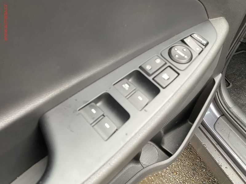 Hyundai Tucson (2018) 1.6 GDi, Go!, navi, kamera - fotka 13 z 18