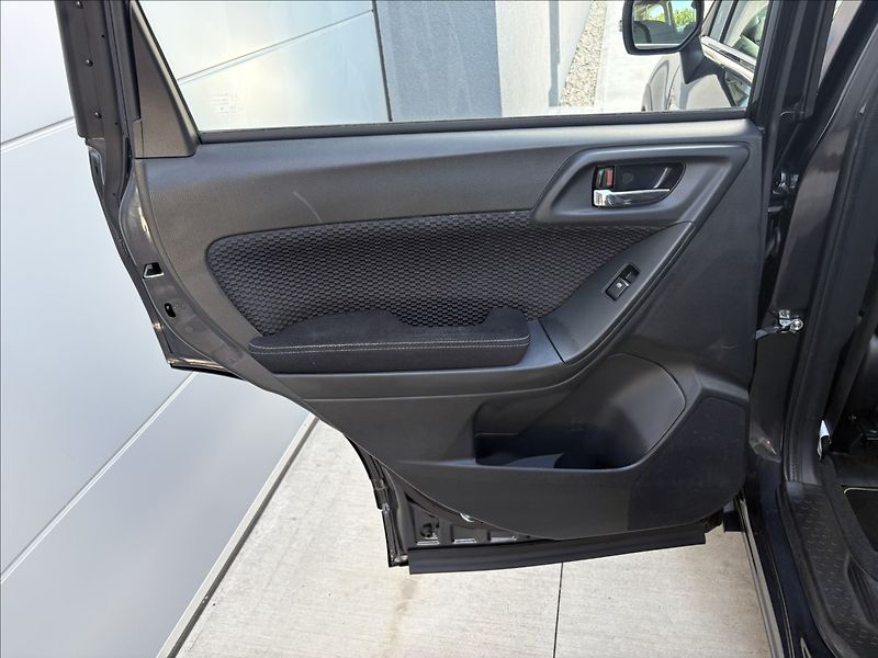 Subaru Forester 2,0 110 kw ČR 1 majitel servis - fotka 20 z 37