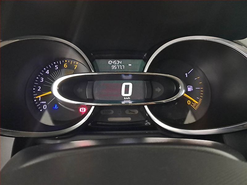 Renault Clio (2015) 1.2 16V, ČR,1.maj, Tempomat - fotka 11 z 14