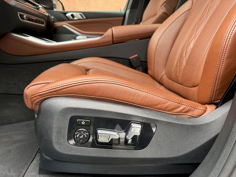 BMW X5 xDrive40d M-PRO Individual AIR - fotka 24 z 50