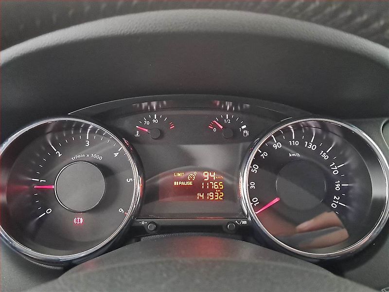 Peugeot 5008 (2014) 1.6 HDi, Navi, Tempomat - fotka 11 z 17
