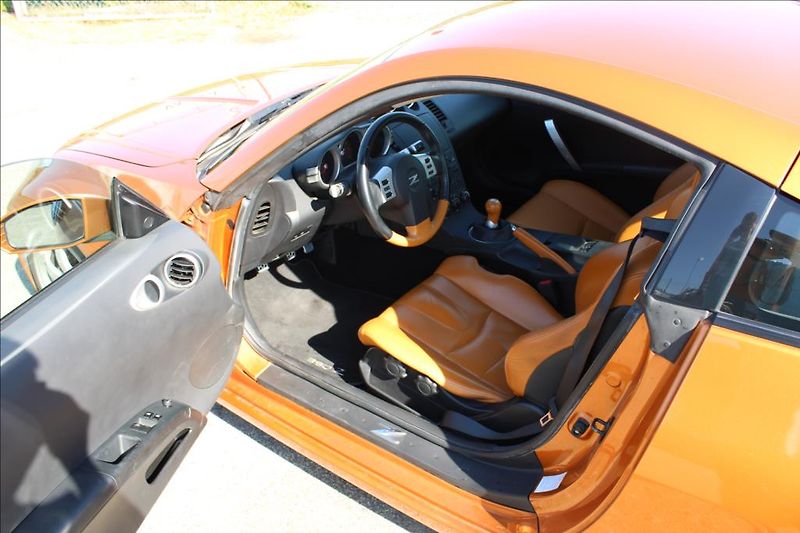 Nissan 350 Z 3,5 i  1.majitel,ČR,TOP STAV - fotka 9 z 35