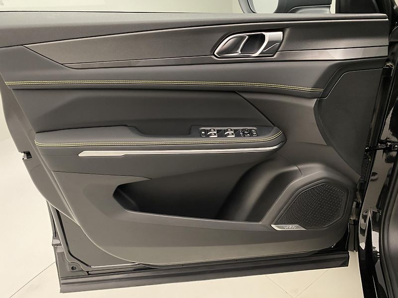 Lynk & Co 01 (2026) MORE PHEV AUT CZ 1.maj - fotka 8 z 52