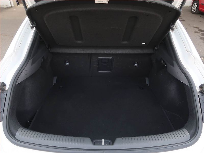 Hyundai i30 (2023) SMART 1.5 T-GDI MHEV, ČR,1.maj - fotka 14 z 16