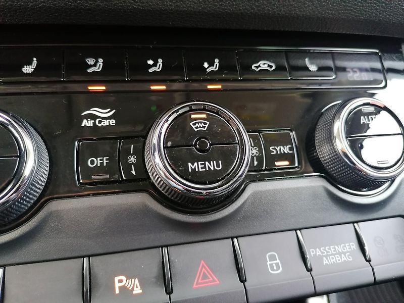 Škoda Karoq (2020) 1.6 TDi Style,Velká Výbava - fotka 19 z 41