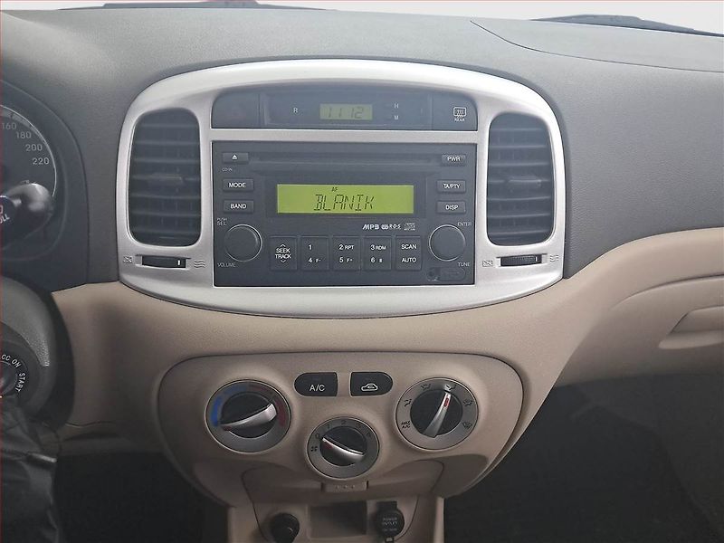 Hyundai Accent (2009) 1.5 CRDi, nová STK - fotka 12 z 14