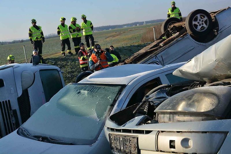 Cvičení, které mělo prověřit všechny složky Integrovaného záchranného systému při hromadné nehodě, se konalo ve středu dopoledne na nově postavené D1 u Přerova.