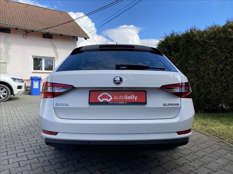 Škoda Superb 2,0 TDi  Executive / DSG / NAV - fotka 5 z 39