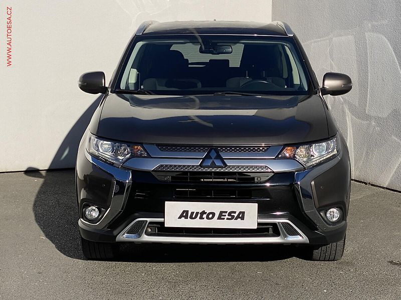 Mitsubishi Outlander (2019) 2.0MiVEC, AT, +ALU, navi, TZ - fotka 2 z 17