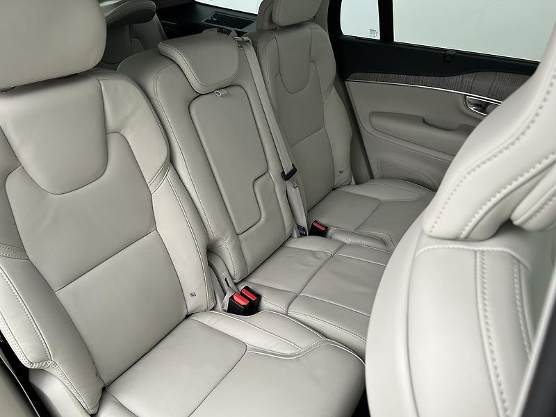 Volvo XC90 2.0 B5 4x4 PLUS Bright Vzduch - fotka 14 z 32