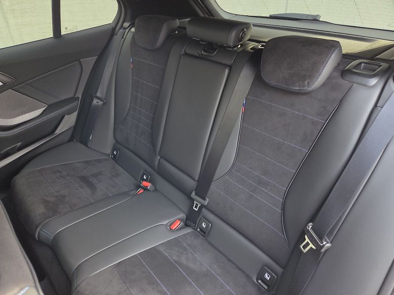 BMW Řada 1 (2024) 120i M Sport - fotka 12 z 16