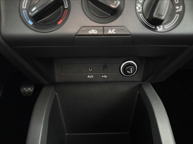 Škoda Fabia 1,2   TSI,1.MAJITEL,SERVISKA - fotka 20 z 26