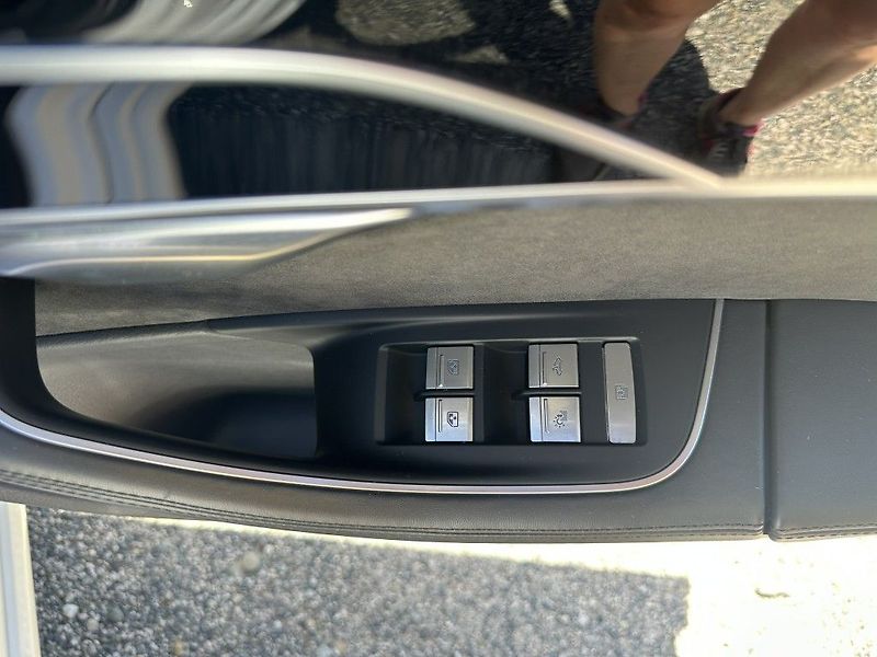 Audi A8 60 TDI V8 Quattro 320kW - fotka 26 z 32