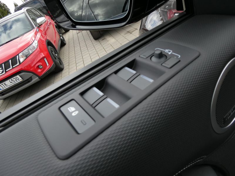Land Rover Discovery (2026) 5 3,0  Dynamic HSE D350 - fotka 12 z 44