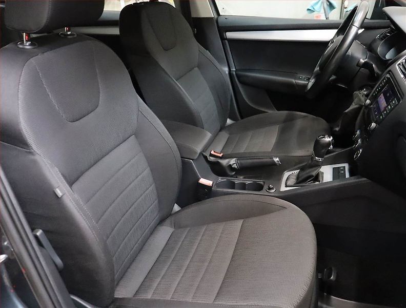 Škoda Octavia (2014) Style 2.0 TDI, Automat, Navi - fotka 9 z 19