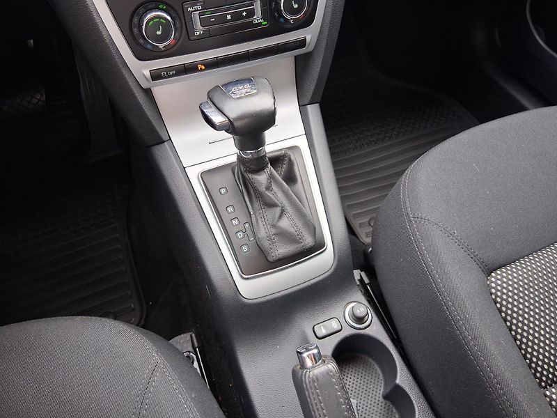 Škoda Octavia SCOUT 2.0 TDI 4x4 103 kW - fotka 16 z 20