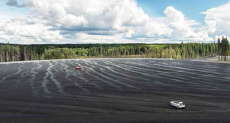 Volvo otevřelo jedinečný testovací areál AstaZero.