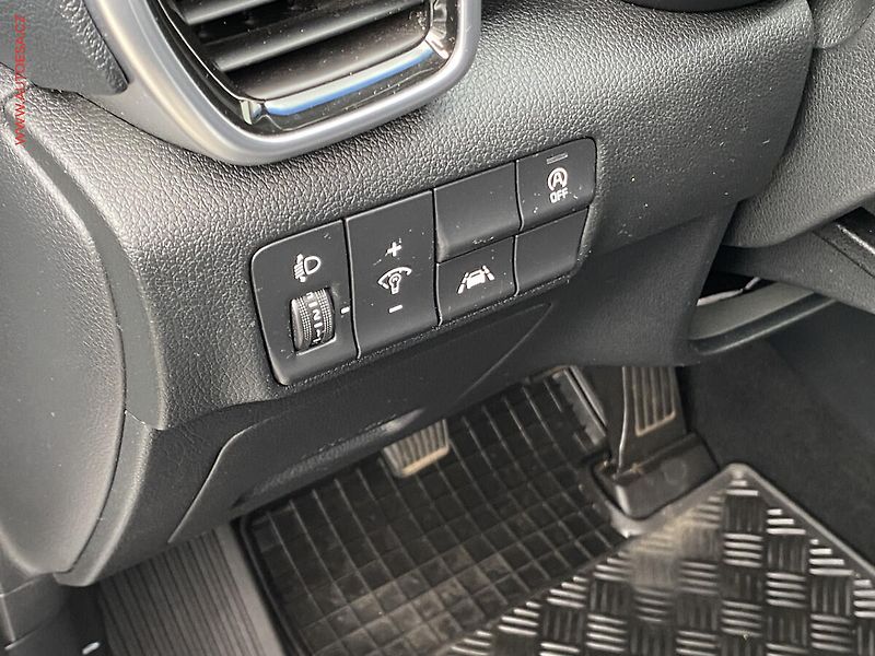 Kia Sportage (2019) 1.6 T-GDi, 2.maj,ČR, AC - fotka 12 z 17