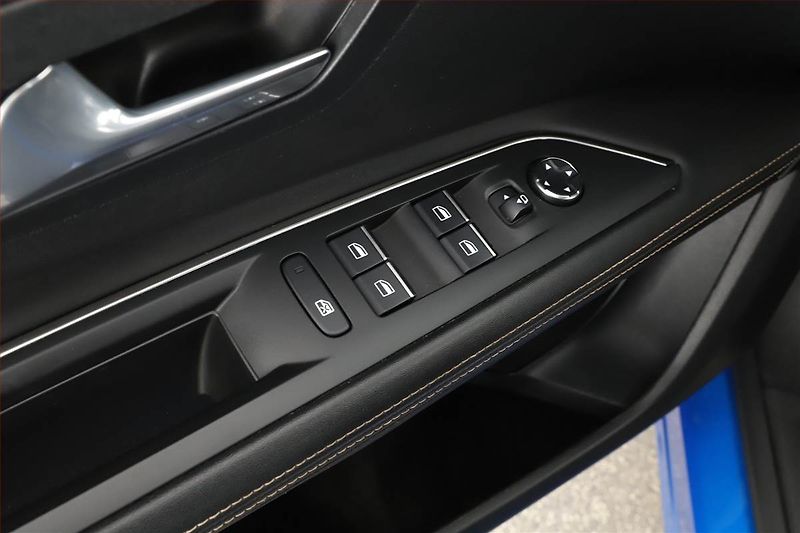 Peugeot 3008 (2021) 1.2 PureTech - fotka 9 z 20
