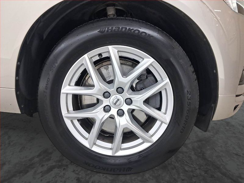 Volvo XC60 (2018) Momentum D4 - fotka 15 z 16