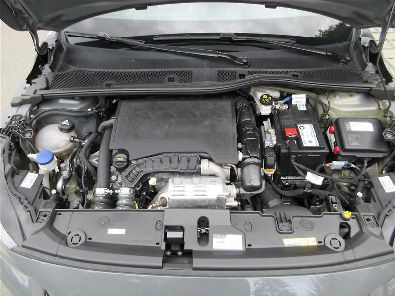 Peugeot 208 1,2 PureTech Allure, LED, Nové - fotka 29 z 29