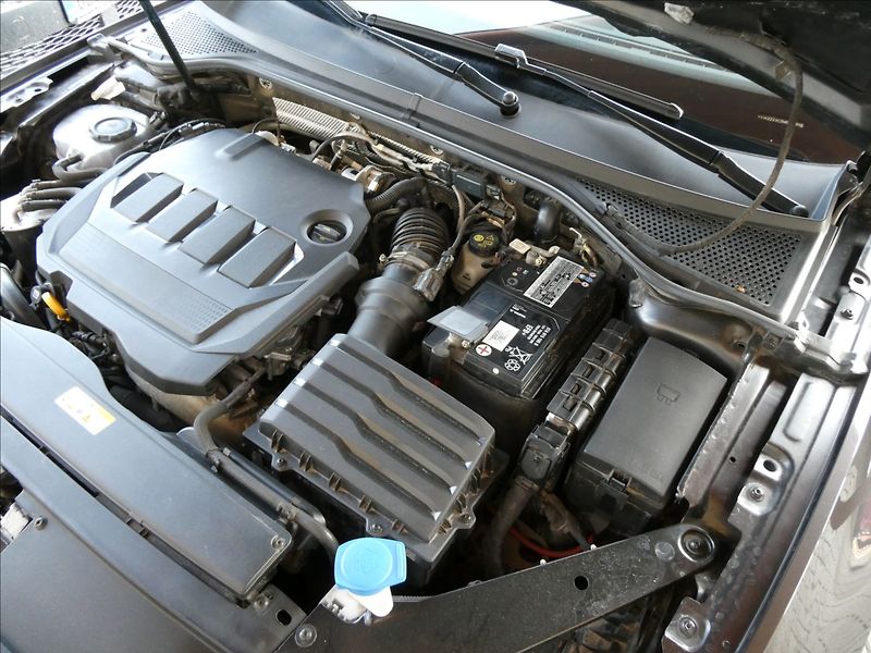 Volkswagen Passat 2,0 TDi DSG FULL LED BUSINESS - fotka 40 z 41