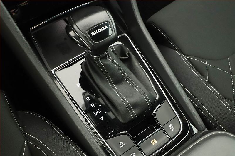 Škoda Karoq (2023) Sportline 1.5 TSI - fotka 10 z 21