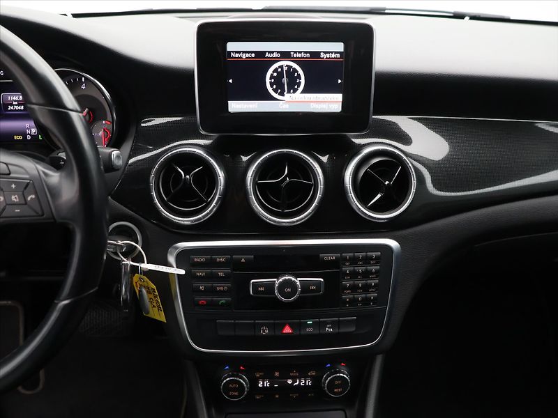 Mercedes-Benz CLA 2,1 CDI 125kW Aut. Xenon Kůže - fotka 14 z 25