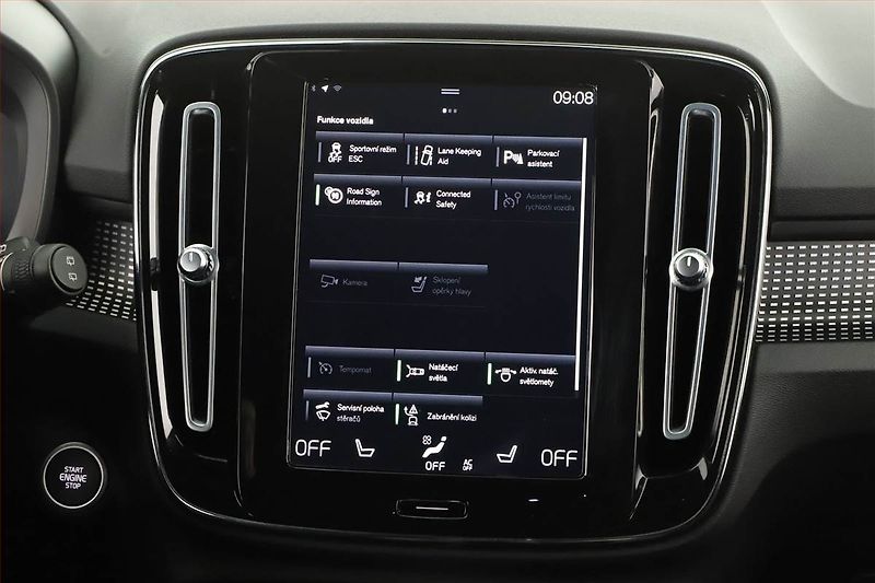 Volvo XC40 (2021) B4 AWD - fotka 15 z 20