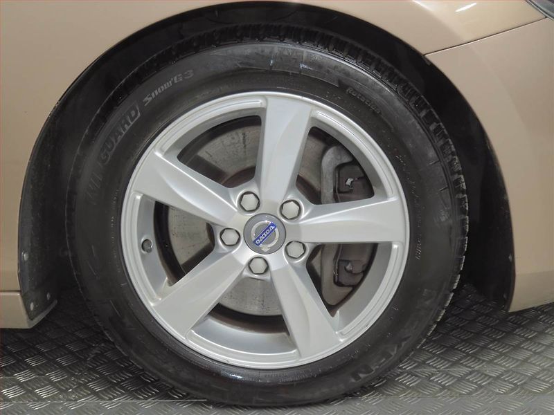 Volvo V40 (2016) 1.5 T2, Automat, Navi, Xenony - fotka 15 z 21