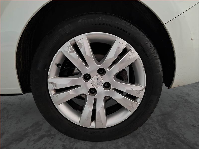 Peugeot 5008 (2014) 1.6 HDi, 7 míst, Navi - fotka 15 z 21