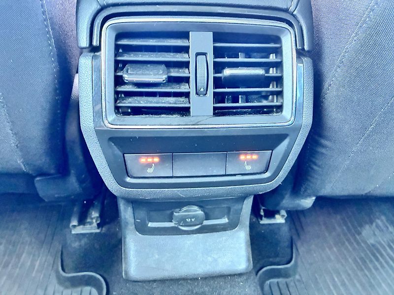 Škoda Karoq 110 kW Style 4x4 DSG 1.MAJITEL - fotka 15 z 38