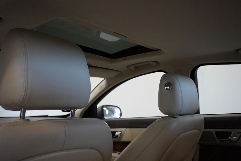 Jaguar XF 3.0D 202kW S-PORTFOLIO - fotka 25 z 34