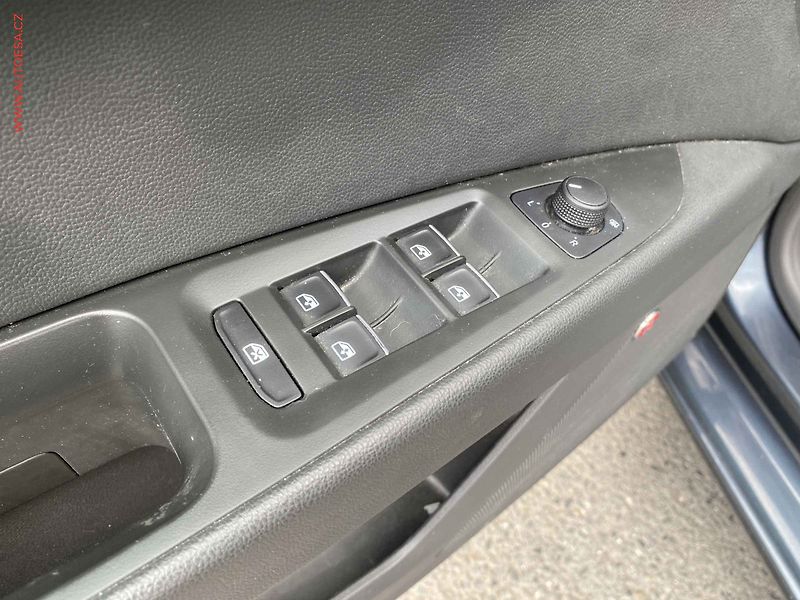 Seat Leon (2019) 1.5 TSi, FR, DSG, panor - fotka 11 z 18